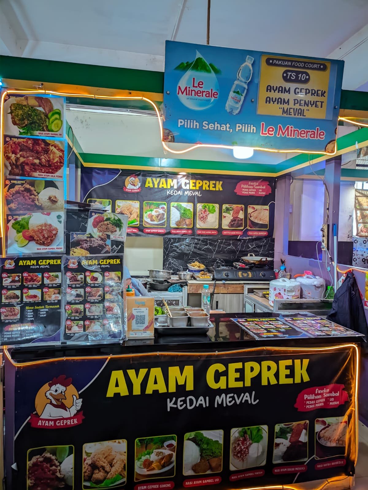 Ayam Meval